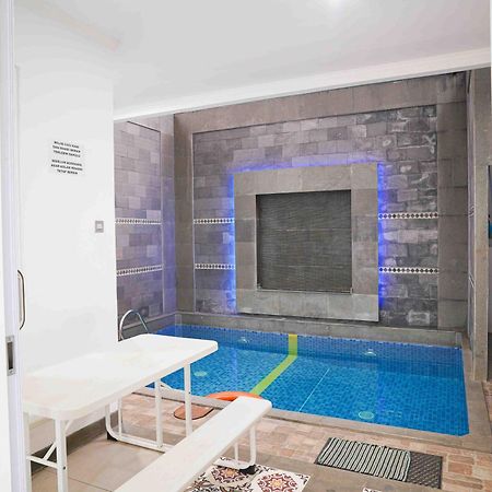 Schones Haus Private Pool & Netflix By Grorental Bandung Kültér fotó